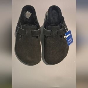 Birkenstock Black Sandals with Adjustable Strap and Sturdy Sole W 10/M 8